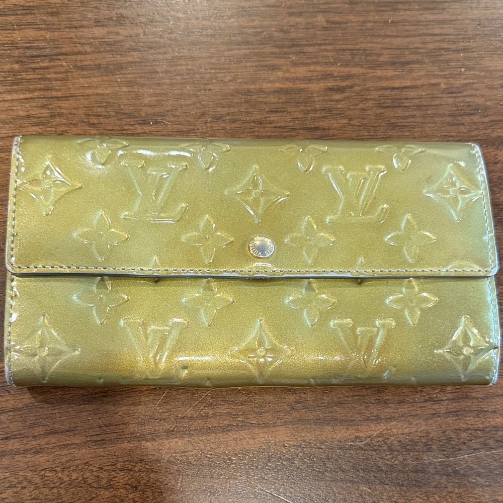 Authentic Louis Vuitton Monogram Vernis Porte Feuille Sarah wallet Authentic